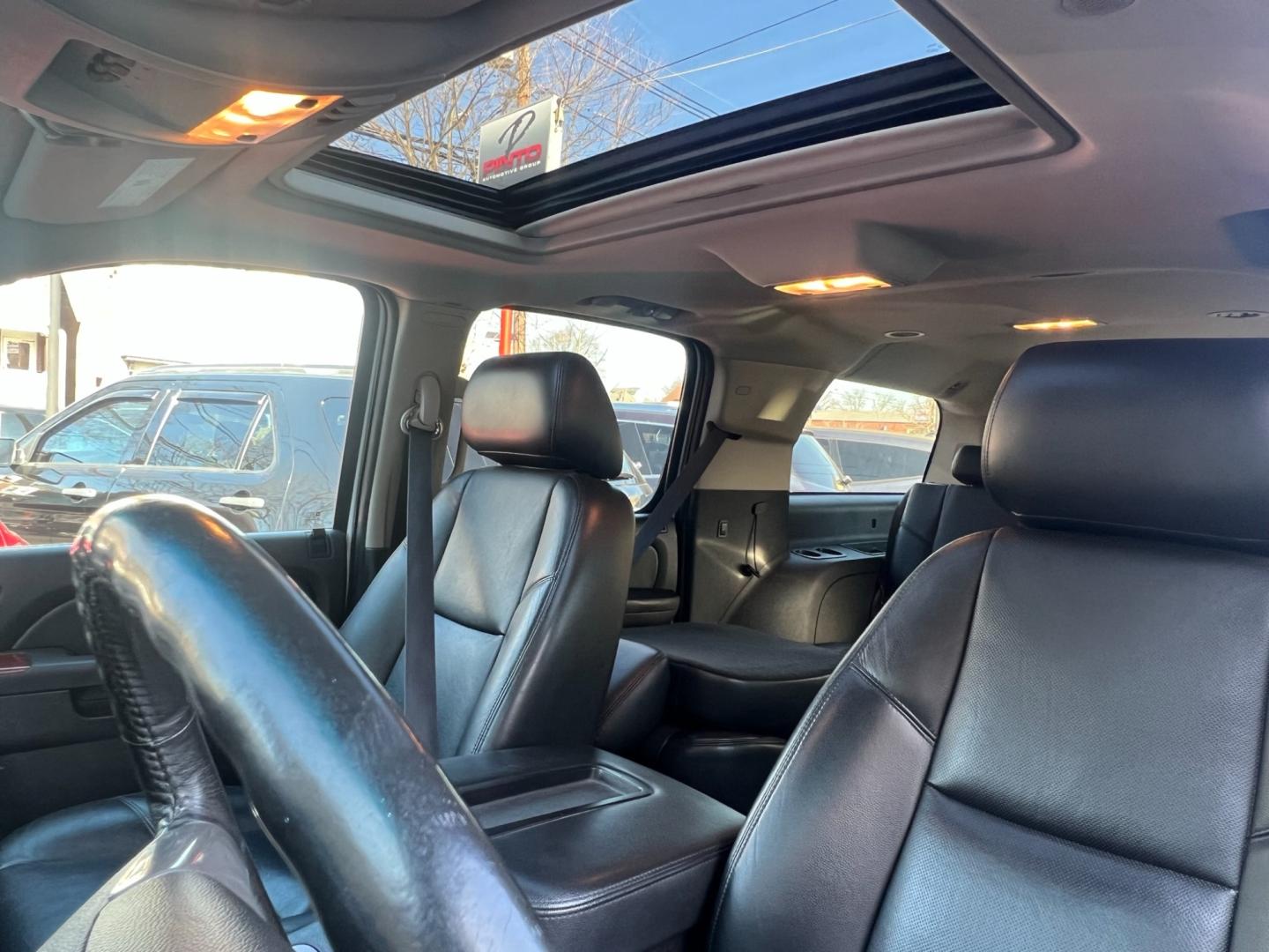 2014 White /Black Leather Chevrolet Suburban LTZ 1500 4WD (1GNSKKE77ER) with an 5.3L V8 OHV 16V FFV engine, 6 SPEED AUTOMATIC transmission, located at 1018 Brunswick Ave, Trenton, NJ, 08638, (609) 989-0900, 40.240086, -74.748085 - Photo#22